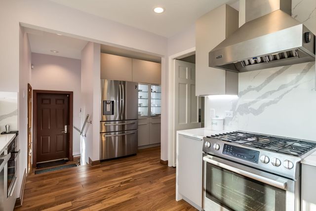 1047 FAIR OAKS Avenue, Oak Park, IL 60302