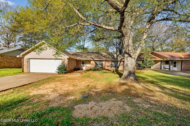 2141 Thousand Oaks Drive, Jackson, MS 39212