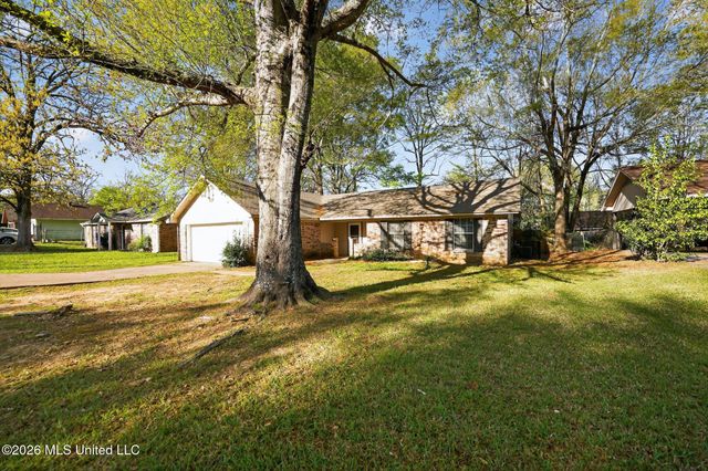 2141 Thousand Oaks Drive, Jackson, MS 39212