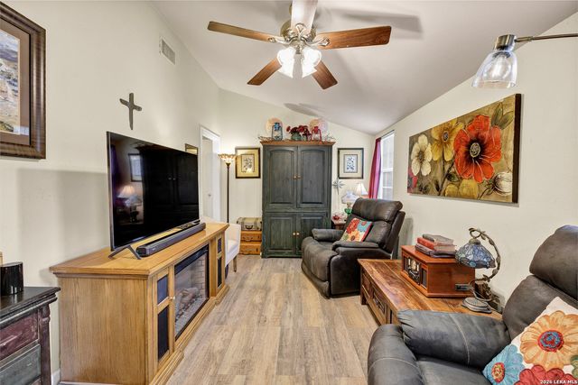 1145 Roadrunner, Canyon Lake, TX 78133