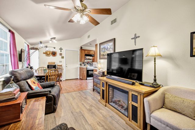 1145 Roadrunner, Canyon Lake, TX 78133