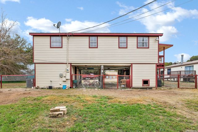 1145 Roadrunner, Canyon Lake, TX 78133