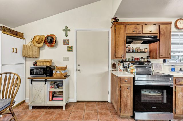 1145 Roadrunner, Canyon Lake, TX 78133