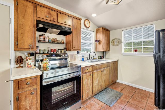 1145 Roadrunner, Canyon Lake, TX 78133