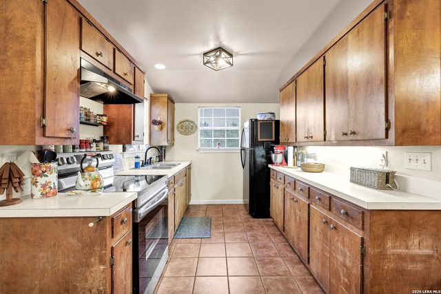 1145 Roadrunner, Canyon Lake, TX 78133