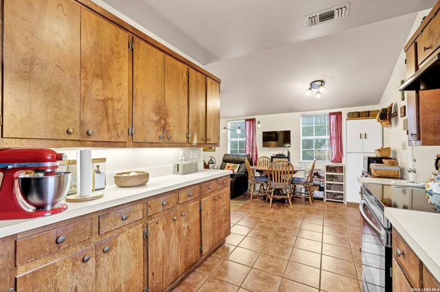 1145 Roadrunner, Canyon Lake, TX 78133