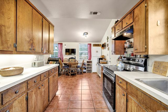 1145 Roadrunner, Canyon Lake, TX 78133