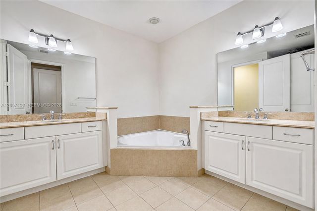 13005 N Riverwalk Cir N, Plantation, FL 33325