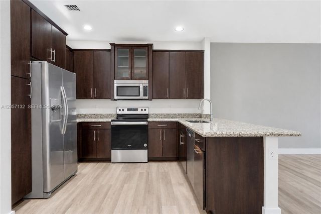 13005 N Riverwalk Cir N, Plantation, FL 33325