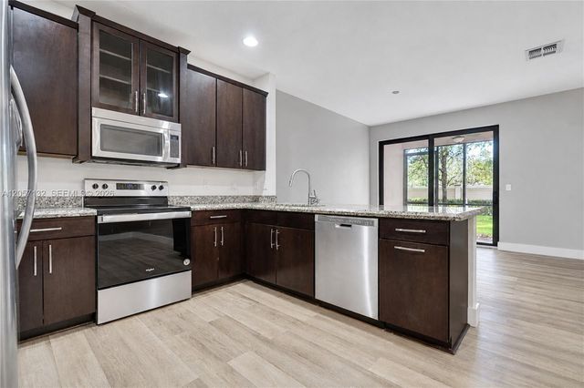 13005 N Riverwalk Cir N, Plantation, FL 33325