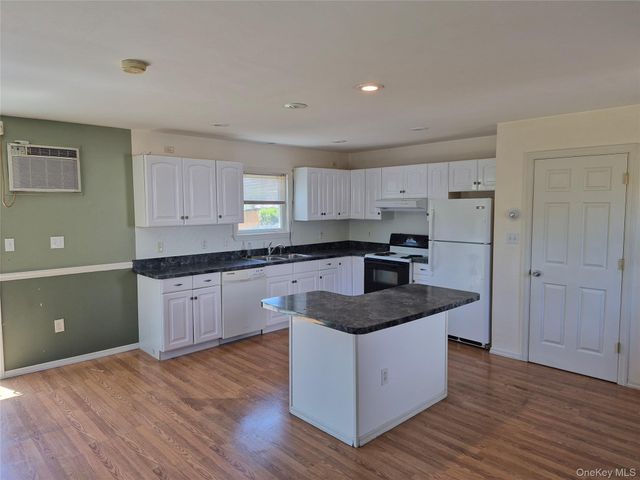 24 Lavender Road, Rocky Point, NY 11778