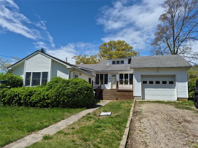 24 Lavender Road, Rocky Point, NY 11778