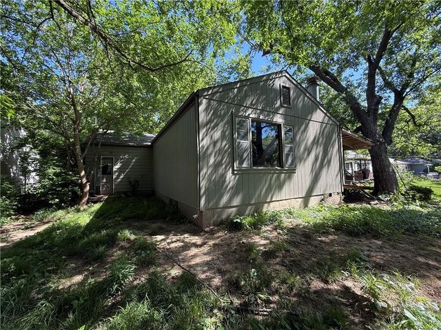 8909 W 81st Street, Overland Park, KS 66204