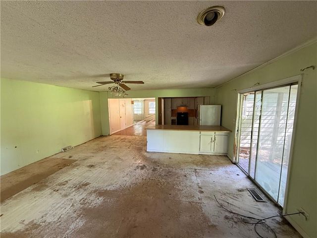 8909 W 81st Street, Overland Park, KS 66204