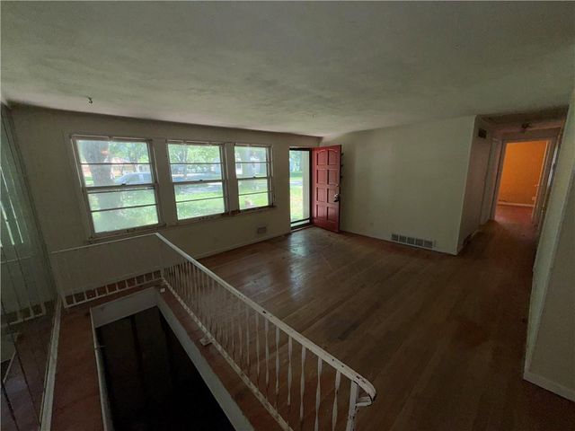 8909 W 81st Street, Overland Park, KS 66204