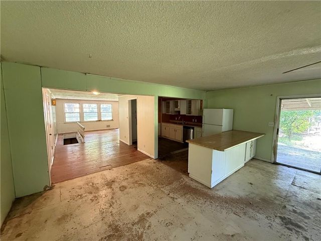8909 W 81st Street, Overland Park, KS 66204
