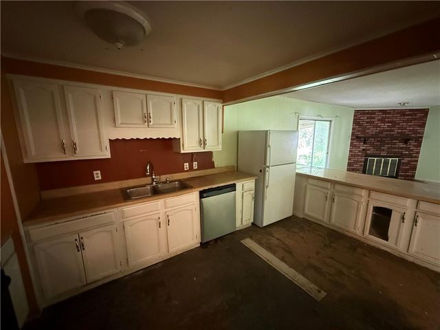 8909 W 81st Street, Overland Park, KS 66204