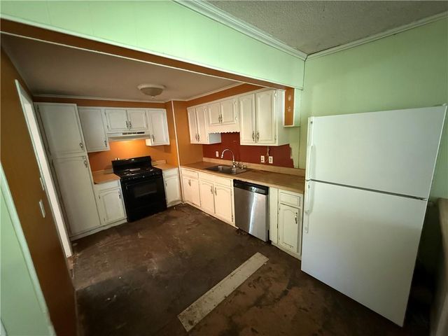8909 W 81st Street, Overland Park, KS 66204
