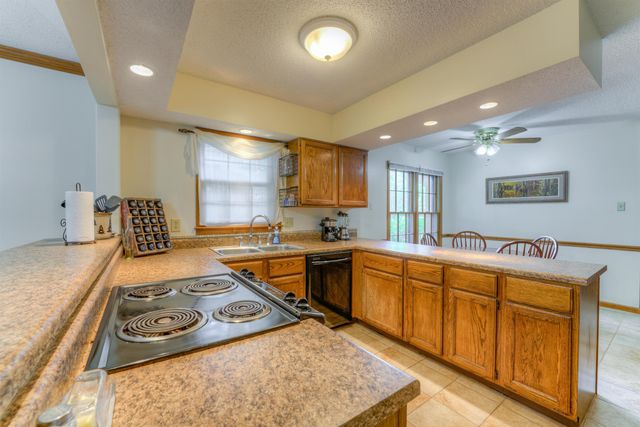 725 CEDAR BRAKE DR, Memphis, TN 38018