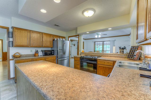 725 CEDAR BRAKE DR, Memphis, TN 38018