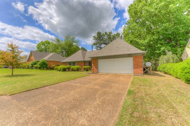 725 CEDAR BRAKE DR, Memphis, TN 38018