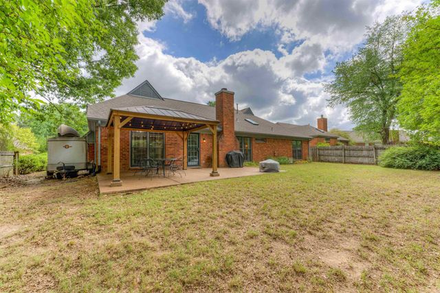 725 CEDAR BRAKE DR, Memphis, TN 38018