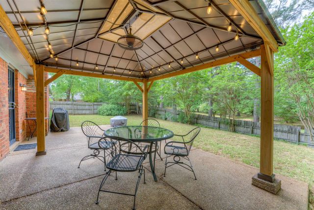 725 CEDAR BRAKE DR, Memphis, TN 38018