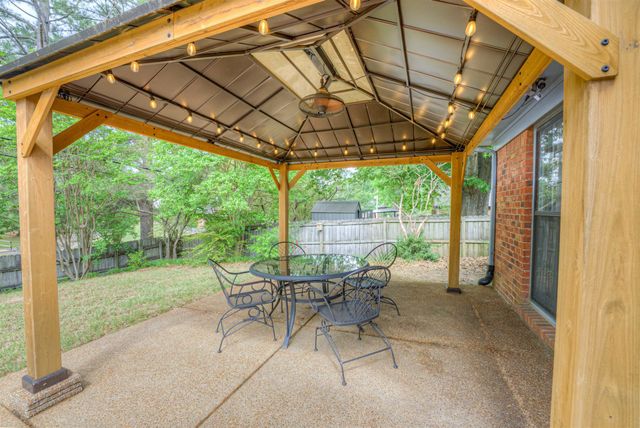 725 CEDAR BRAKE DR, Memphis, TN 38018