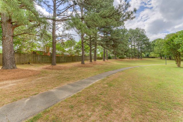 725 CEDAR BRAKE DR, Memphis, TN 38018