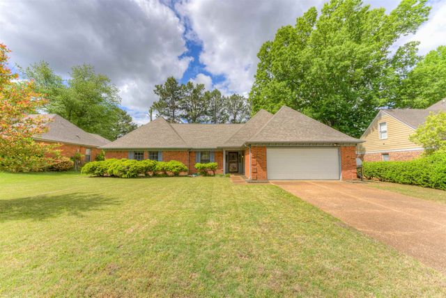 725 CEDAR BRAKE DR, Memphis, TN 38018