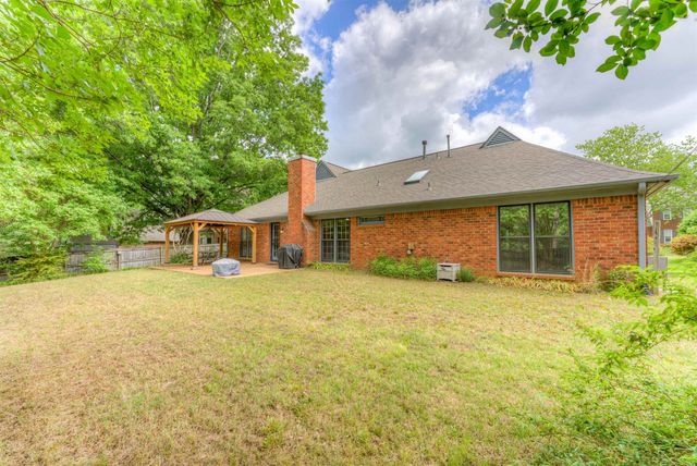 725 CEDAR BRAKE DR, Memphis, TN 38018