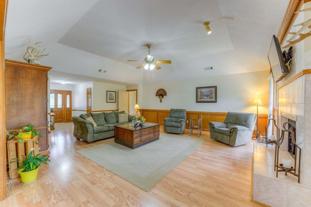 725 CEDAR BRAKE DR, Memphis, TN 38018
