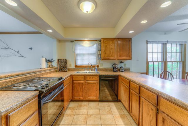 725 CEDAR BRAKE DR, Memphis, TN 38018