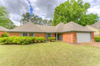 725 CEDAR BRAKE DR, Memphis, TN 38018