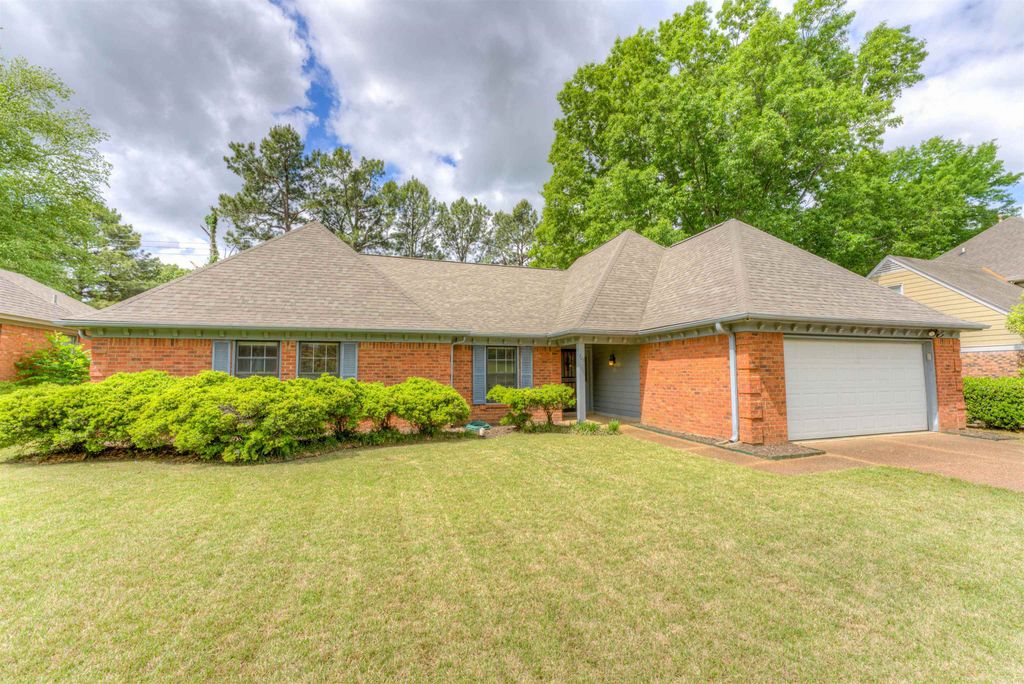 725 CEDAR BRAKE DR, Memphis, TN 38018