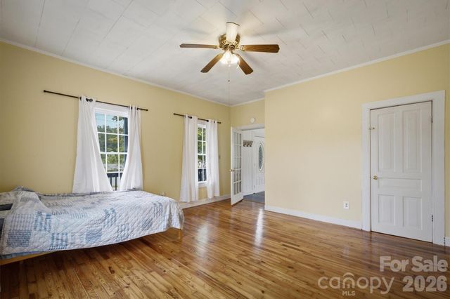302 Catawba Avenue, Hickory, NC 28601