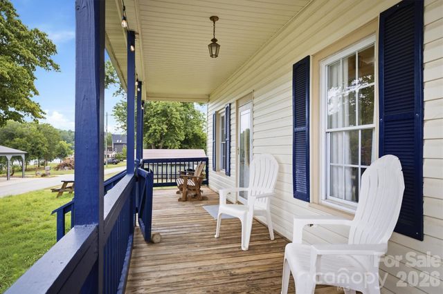 302 Catawba Avenue, Hickory, NC 28601
