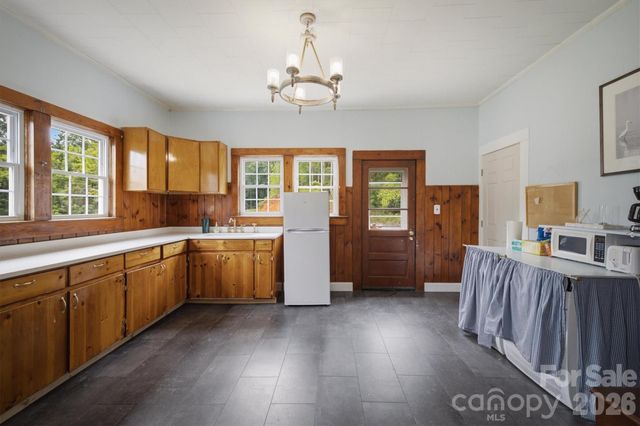 302 Catawba Avenue, Hickory, NC 28601