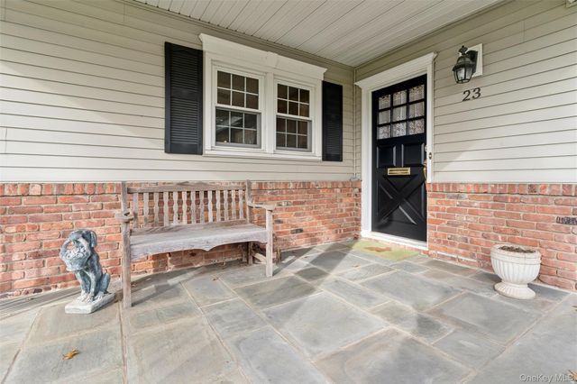 23 Saint Pauls Place, Garden City, NY 11530