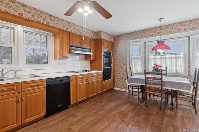 23 Saint Pauls Place, Garden City, NY 11530