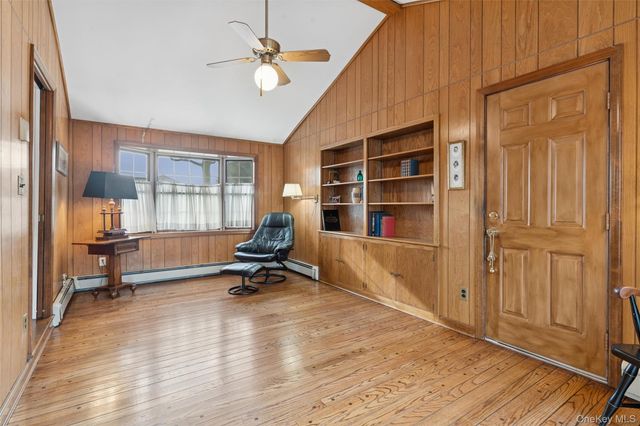 23 Saint Pauls Place, Garden City, NY 11530