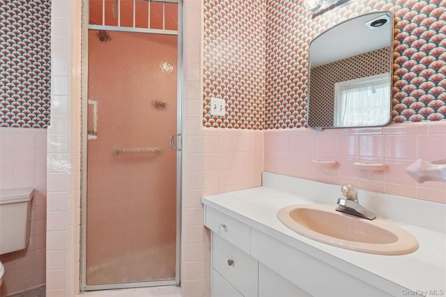 23 Saint Pauls Place, Garden City, NY 11530