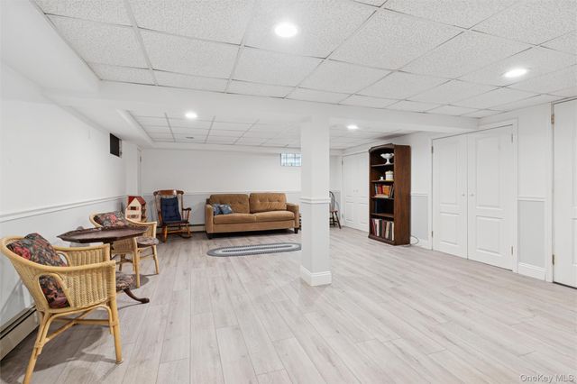 23 Saint Pauls Place, Garden City, NY 11530