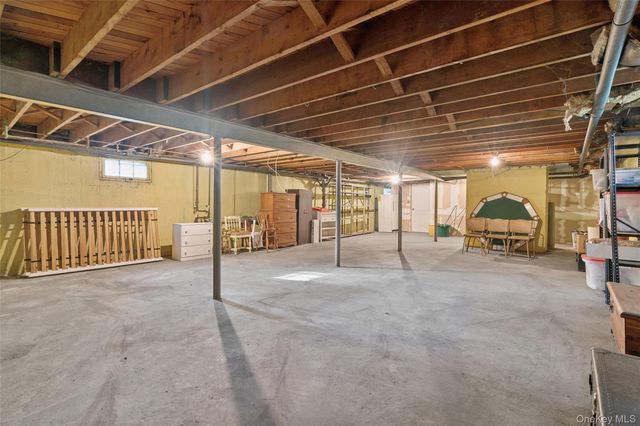 23 Saint Pauls Place, Garden City, NY 11530