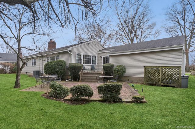 23 Saint Pauls Place, Garden City, NY 11530