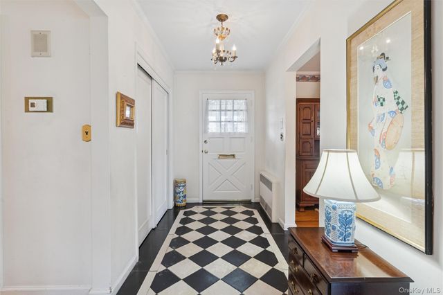 23 Saint Pauls Place, Garden City, NY 11530