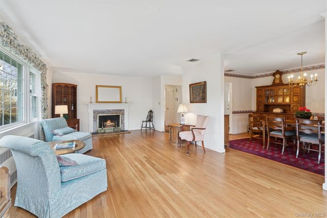 23 Saint Pauls Place, Garden City, NY 11530