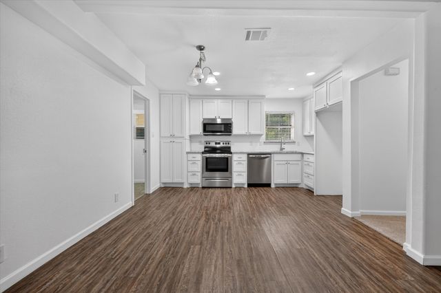 906 Euclid Street, Cleburne, TX 76033