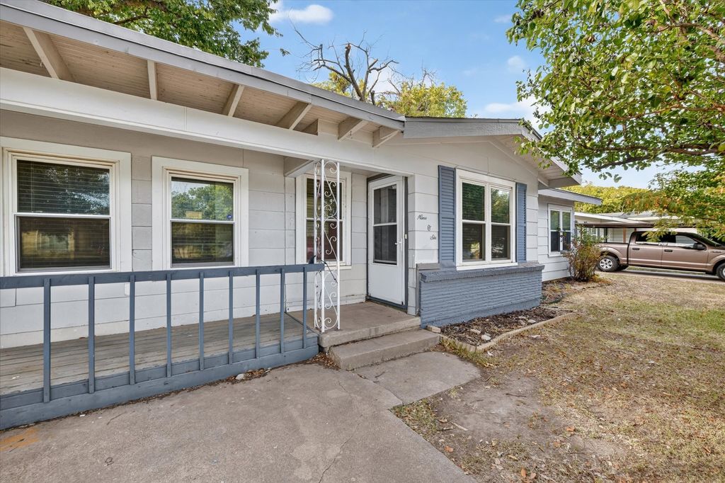 906 Euclid Street, Cleburne, TX 76033