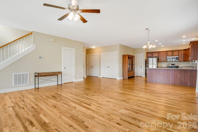 7 Oakhaven Terrace, Asheville, NC 28803